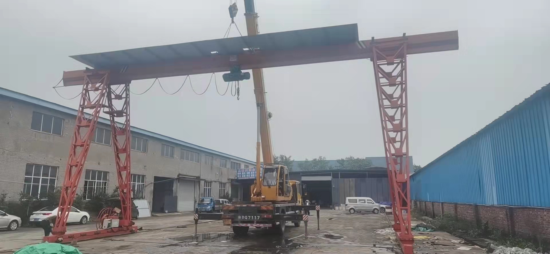 MHxh上包下花雙外懸電動(dòng)葫蘆門(mén)式起重機(jī).jpg